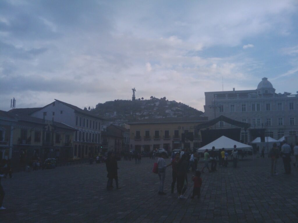 2013 08 09 17.51.58 Le Panecillo et la vue sur Quito