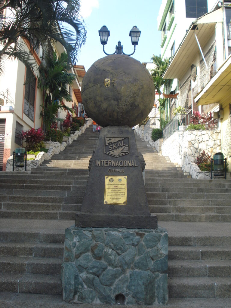 DSC00221 En longeant la promenade de Guayaquil