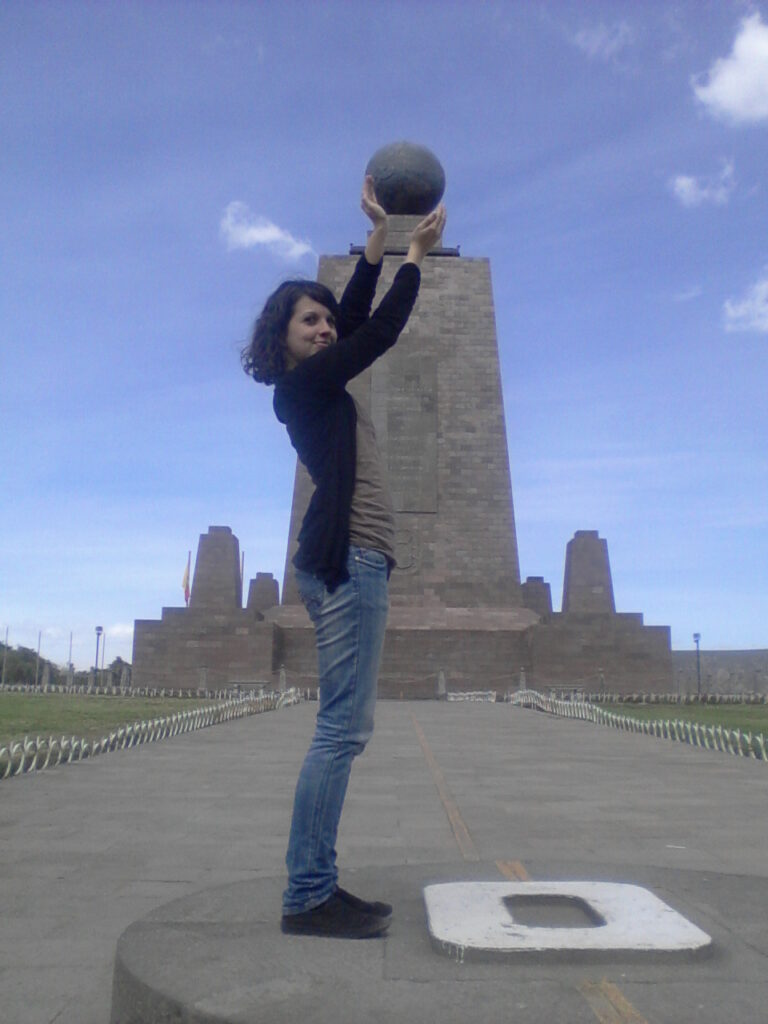 Photo 1499 Le Milieu du Monde (Mitad del Mundo)