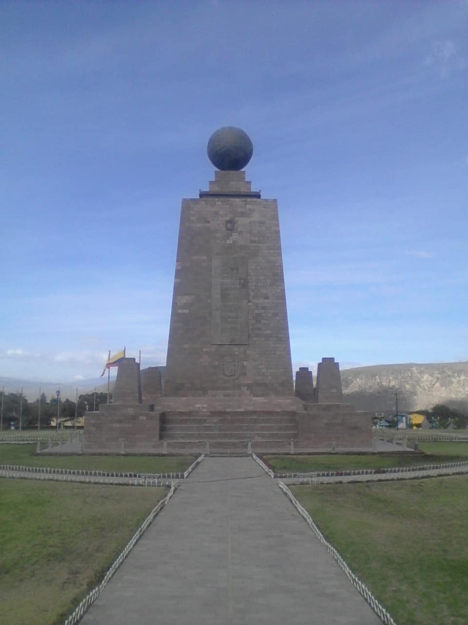 Photo 1509 Le Milieu du Monde (Mitad del Mundo)