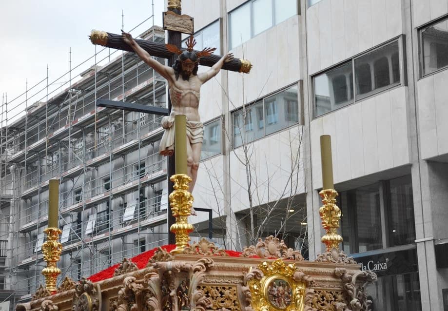 La Semaine Sainte en Colombie, en Espagne et à Malte