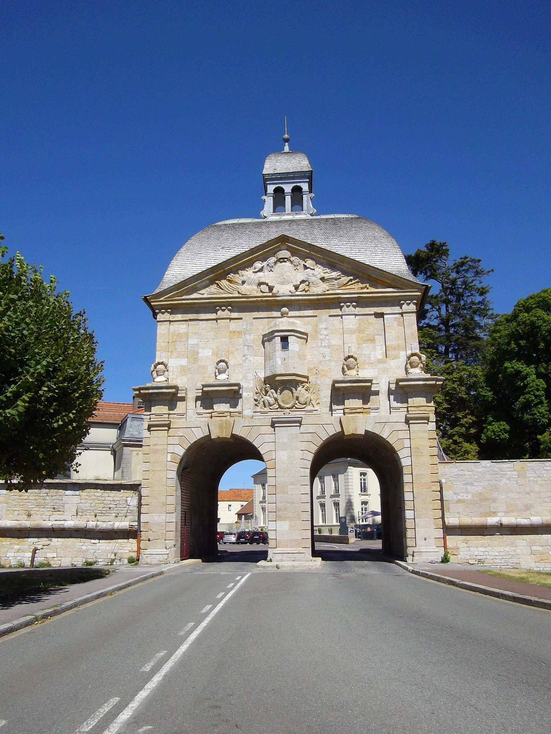 Langres, jolie ville fortifiée