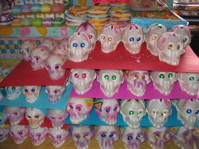 calaveras de dulce El Día de Muertos - Le jour des morts au Mexique