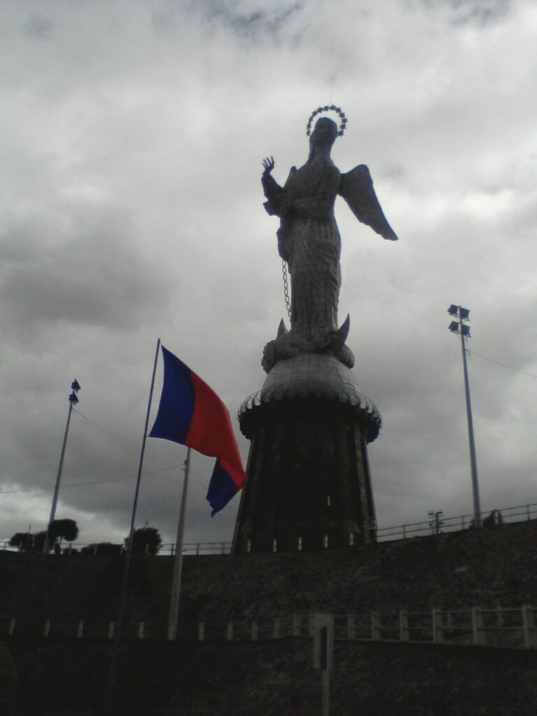 Photo 0020 3 Le Panecillo et la vue sur Quito