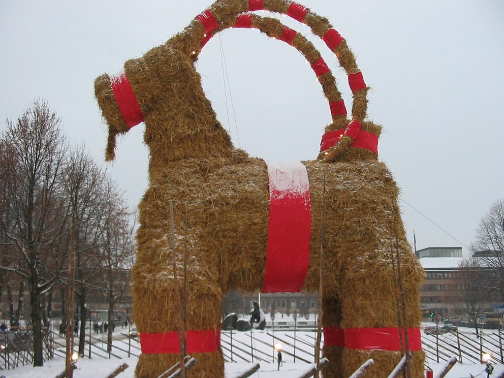 Christmas Goat Traditions de Noël loufoques!