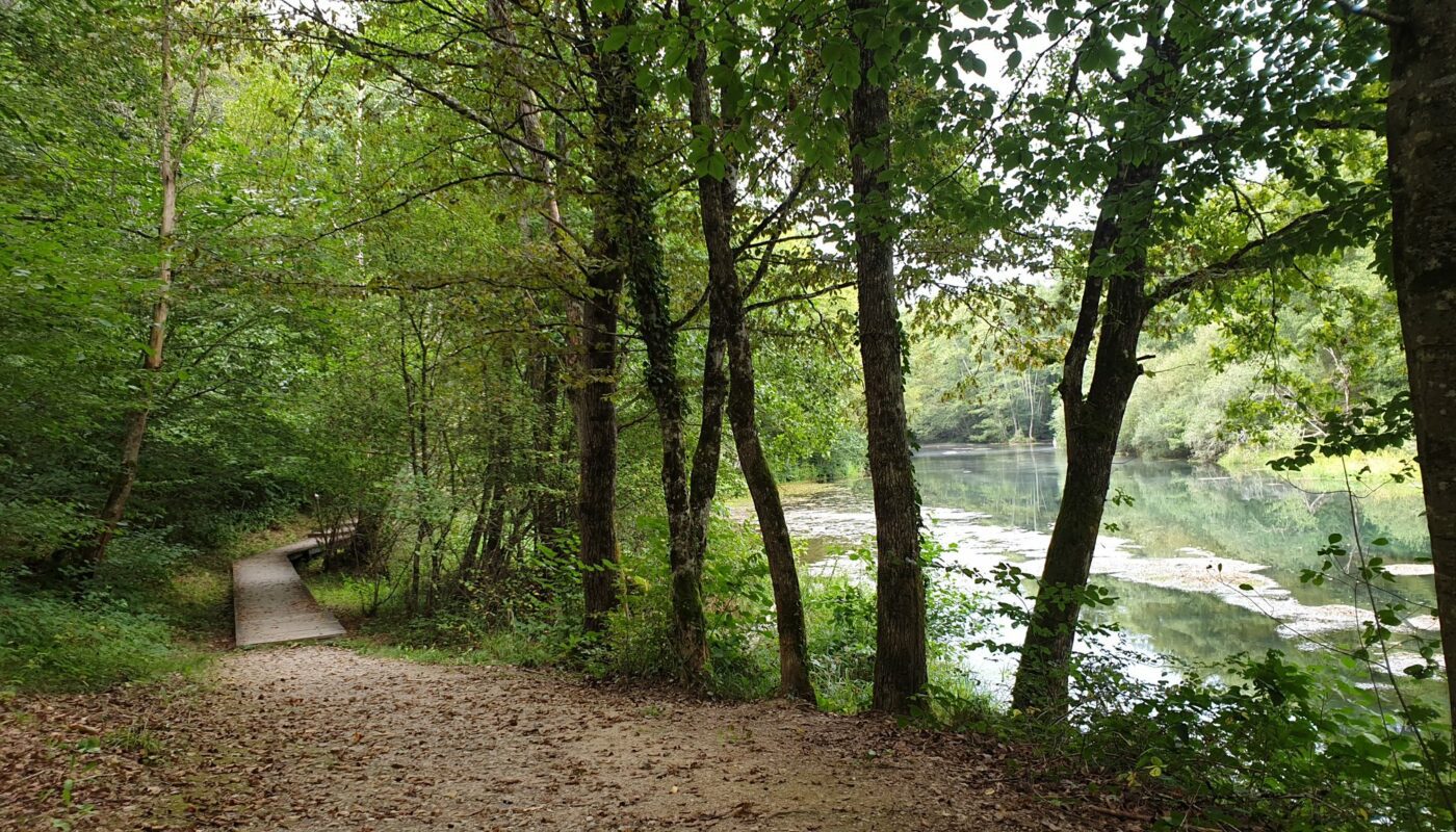 F4rrP92XgAAKJHO Sentier de la Reigne à Magny-Vernois (70)